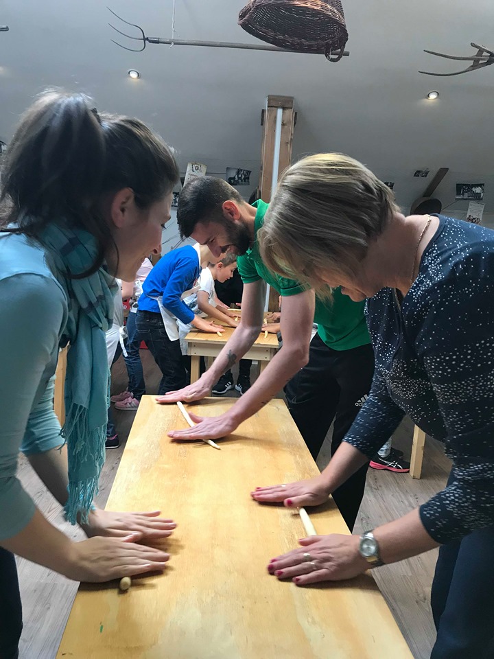 KÖZÖS SÜTÉS A SZABADHEGYI ISKOLÁSOKKAL A PEDRÓ PÉKSÉGBEN