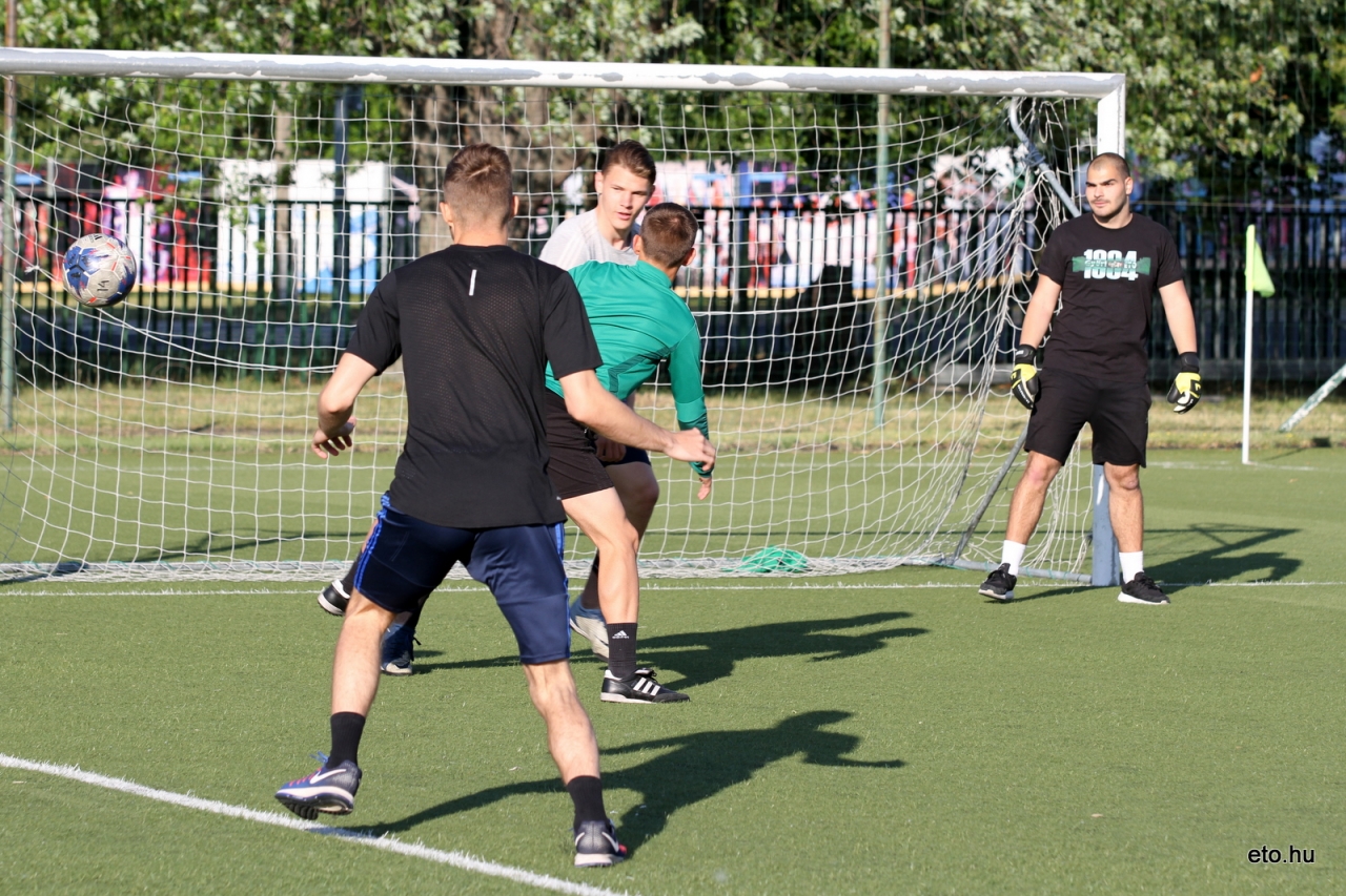 Szurkolói foci a Kihívás Napján 
