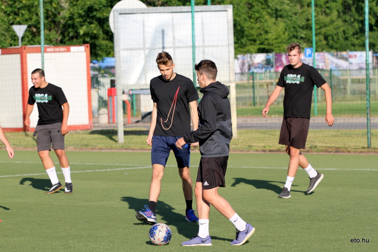 Szurkolói foci a Kihívás Napján 