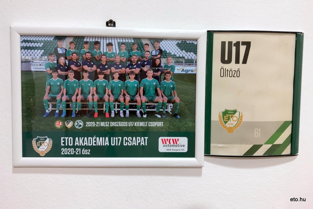 Új dekoráció az öltözők ajtajában