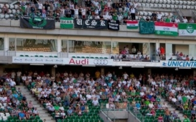 Két szurkoló kártyáját bevontuk