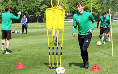 Márton Adrián hosszabbított